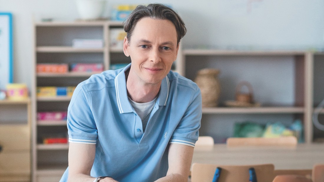 Bobori Gyula több mint húsz éve dolgozik óvodapedagógusként | Felső FRED PERRY – VAN GRAAF Farmer LEVI’S