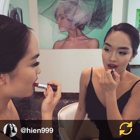 A Women of the Year jelölteket a Joico csapata szépítette. Ekkor Hien még nem sejthette, hogy ő viszi majd haza Az év énekesnőjének járó díjat.