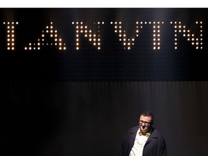 Borzasztó! 14 év után távozik a Lanvin szeretett vezetője, Alber Elbaz