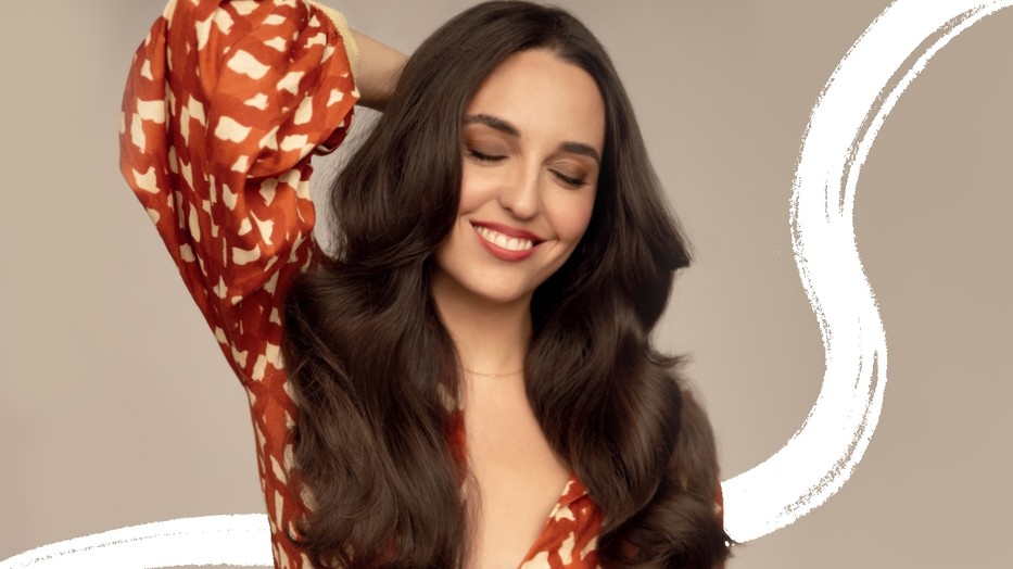 A réteges hajvágás segíthet kihangsúlyozni természetes hullámaidat