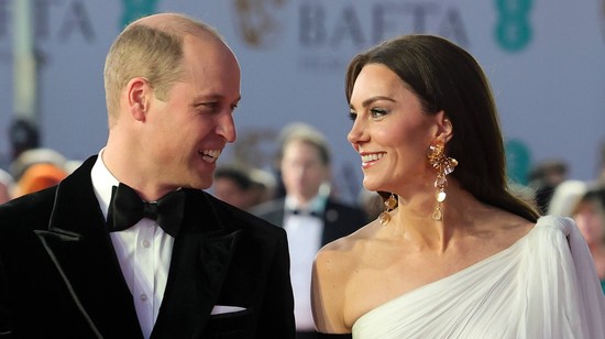 Katalin hercegné játékosan megpaskolta Vilmos herceg fenekét