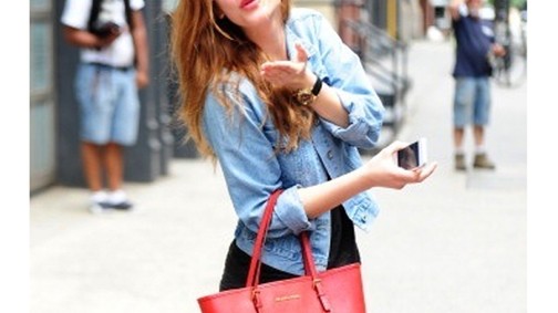 Palvin Barbi puszil mindenkit!