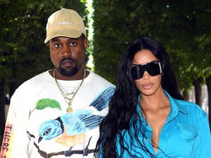 Kínos találkozás: Kim Kardashiantól megkérdezte a politikus, hogy mégis mit dolgozik