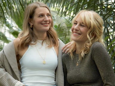 Zöldborsóbabák és varrott képek - Kortmann Járay Katalin és Mendreczky Karina közös kiállítása Bécsben