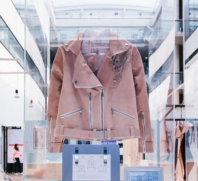 tina gorjanc, alexander mcqueen, emberi bőrből készült táska, bőrtáska, kollekció