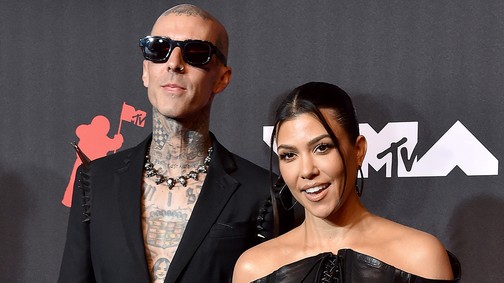 Kourtney Kardashian és Travis Barker eljegyezték egymást - Összegyűjtöttük a legédesebb pillanataikat