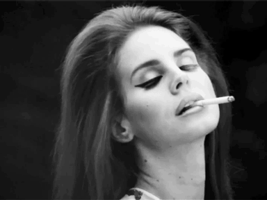 Lana Del Rey ismét fájdalmasan szerelmes, mi pedig imádunk vele szenvedni