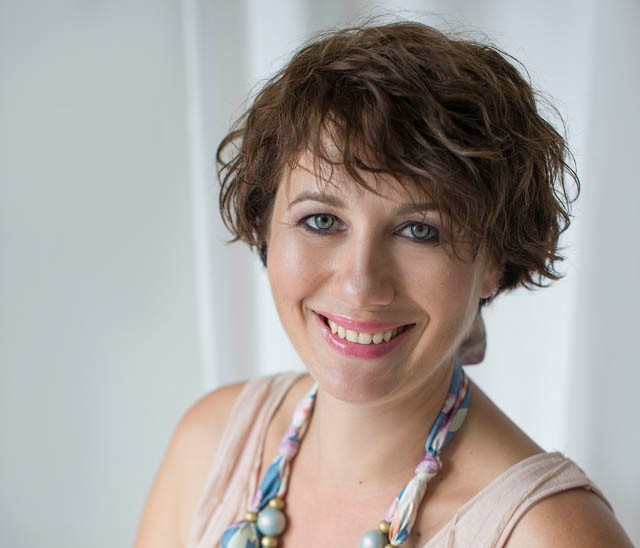 Maminvent, Kapócs Éva