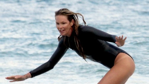 Bombaformában a 47 éves Test