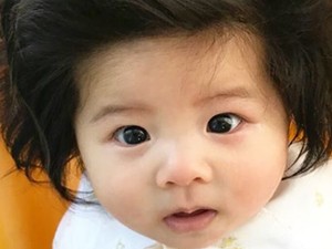 Ennek a 6 hónapos kisbabának szebb haja van, mint az emberek 99 százalékának