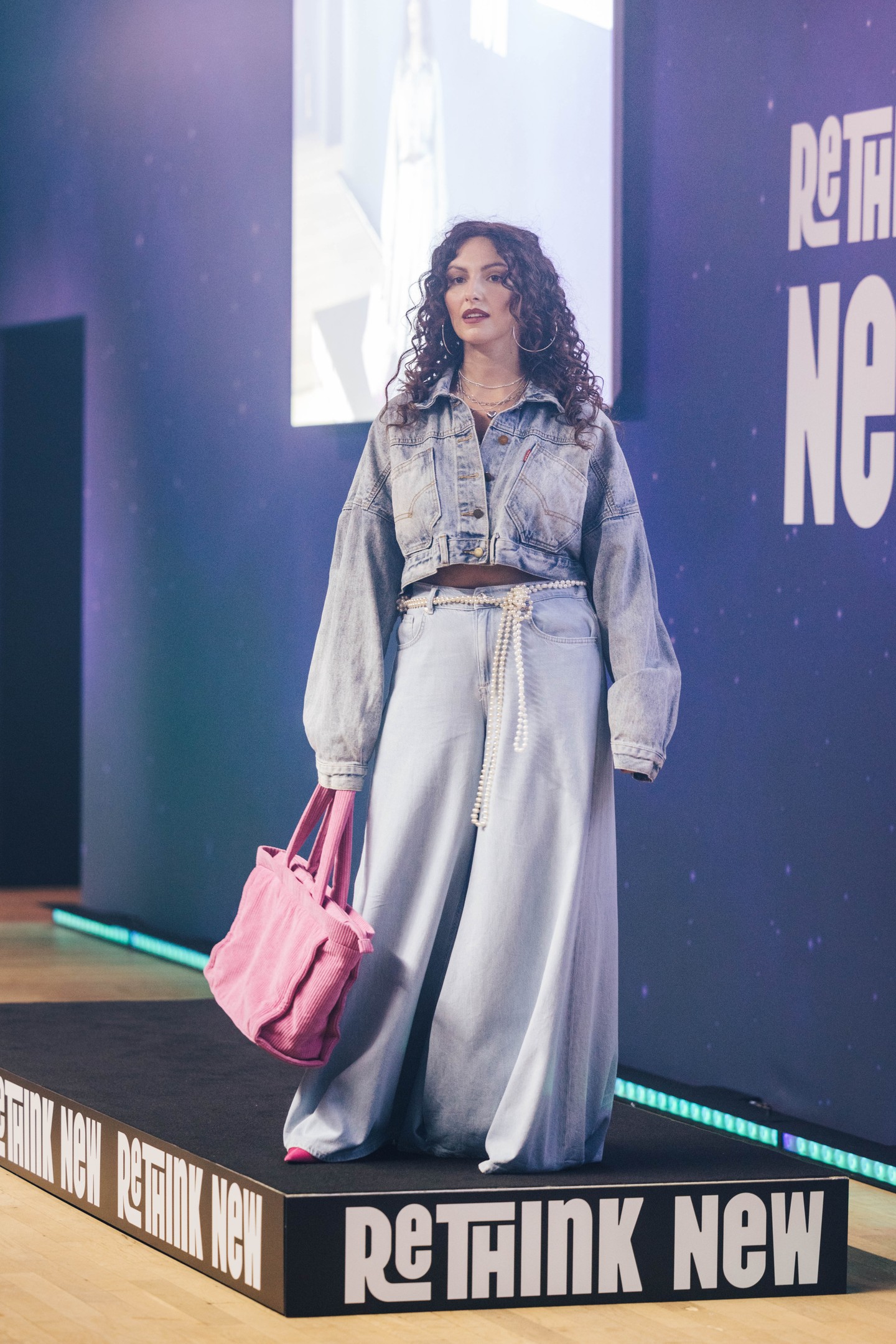 Az olasz inluenszer laza stílusban