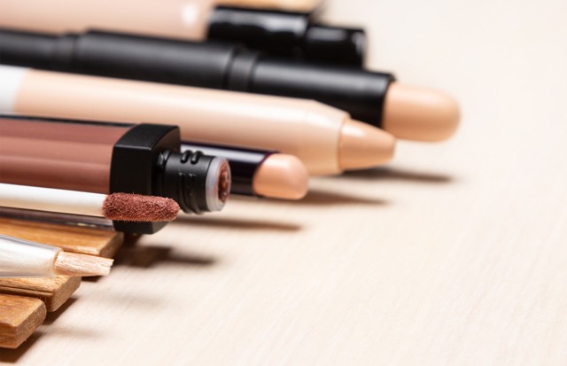 Milyen korrektorral tüntesd el a különböző bőrhibákat? Segítünk!