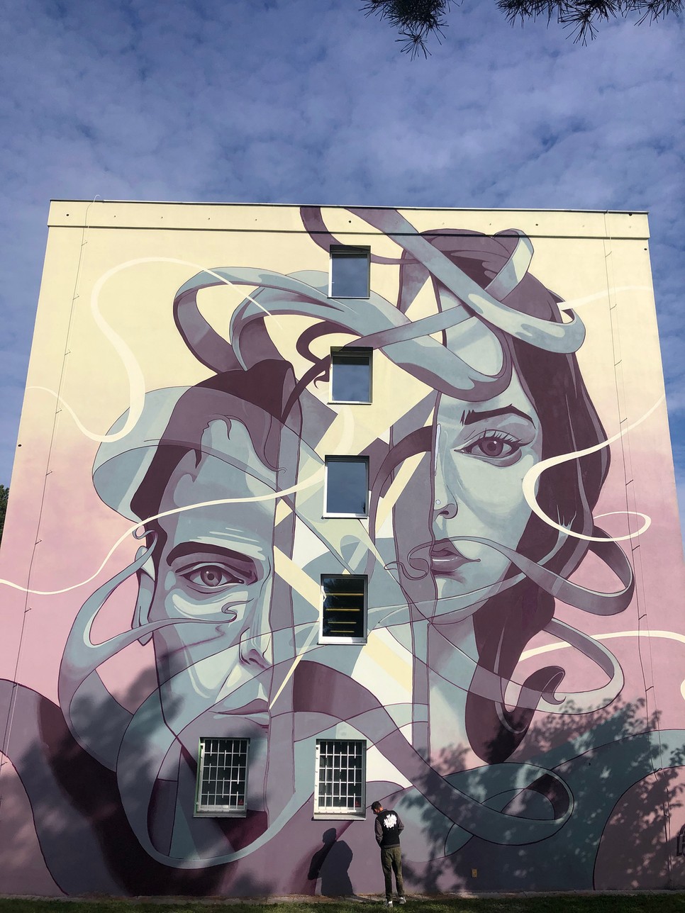 Nemzetközi sztárok alkotásait is láthatja a közönség a pécsi kiállítson