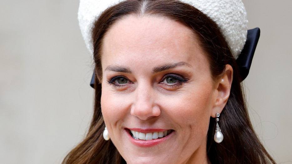 Kate Middleton visszatért a jól bevált öltözködési formulájához