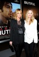 Melanie Griffith és lánya, Dakota Johnson ragyogó párost alkottak a Biutiful Los Angeles-i premierjén 2010 decemberében, ahol együtt léptek a vörös szőnyegre. Hát nem olyanok, mint két tojás?