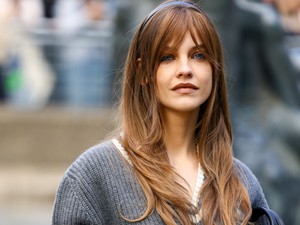 Trükközz olyan ügyesen az alapdarabokkal, mint Palvin Barbara, és szerezd be őket kedvezményesen a GLAMOUR-napokon