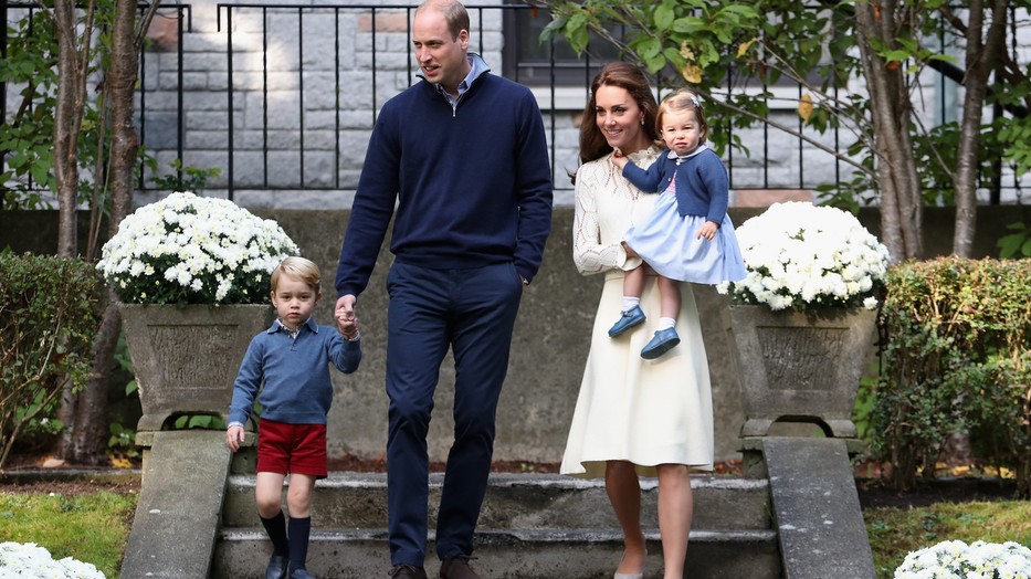 Jó ég: György herceg és Sarolta hercegnő akkorát nőttek, hogy rájuk sem ismerünk