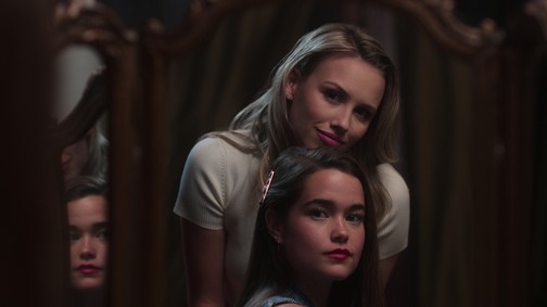 Hódít a Netflixen az Alkonyat leszbikus változata