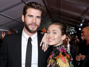 Annyira cuki Miley Cyrus és Liam Hemsworth turbékolása a vörös szőnyegen