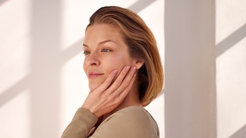 Ezt a nappali- és esti arcápolási rutint kövesd, és meglepő változásokat fogsz észrevenni a bőrödön