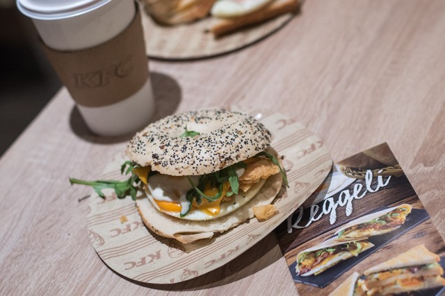 Magyarországon ehetsz először KFC reggelit