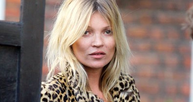 Virágtenger, ajándékhalmok, Porsche - Ilyen volt Kate Moss szülinapja