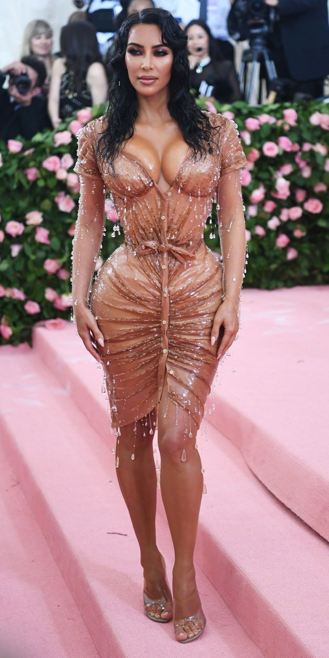 Kim Kardashian sosem érzett még akkora fájdalmat, mint ebben a ruhában