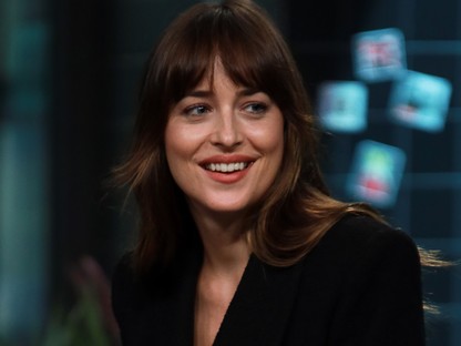 Komolyan elképesztő, hogy Dakota Johnsonon a legátlagosabb ruha is tökéletesen mutat