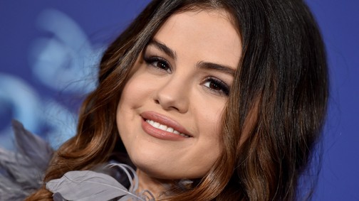 Selena Gomez visszaért, újra barna és nagyon dögös