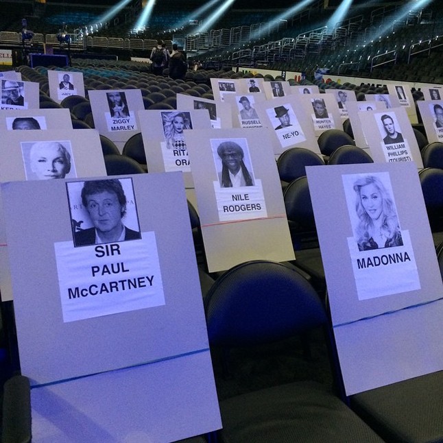 Micsoda első sor...