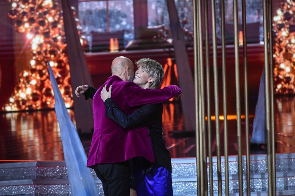 A Dancing with the Stars elődöntőjének egyik legemberibb pillanata volt, amikor Juronics Tamás a parkettre sétált, és átölelte WhisperTont