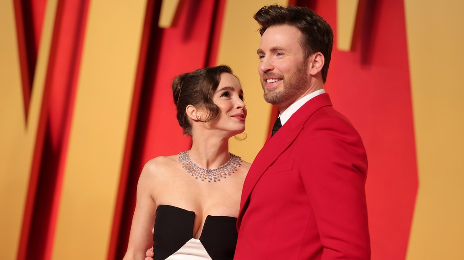 Világra jött Chris Evans és Alba Paptista első gyermeke