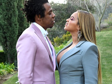 Beyoncé miniruhája felül lehet, hogy bisznisz, de alul parti