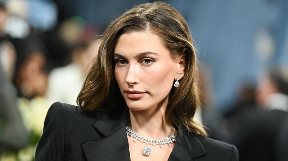 Hailey Bieber eladta sminkmárkáját, a Rhode-ot