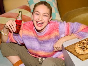 Gigi Hadid tésztapartira hívta a barátait, és meg is itatta őket