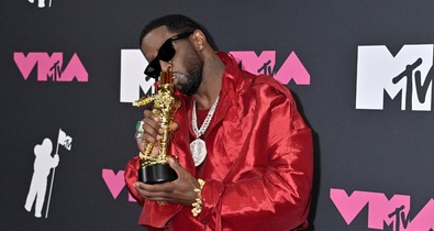 Sokkoló, brutális és tanulságos videó került elő az erőszakos rapper Diddy-ről