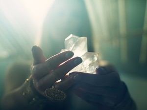 Ezek a Mérleg jegyűek kristályai