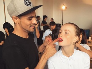 Fantasztikus sminktrükk: szupernőies vörös száj