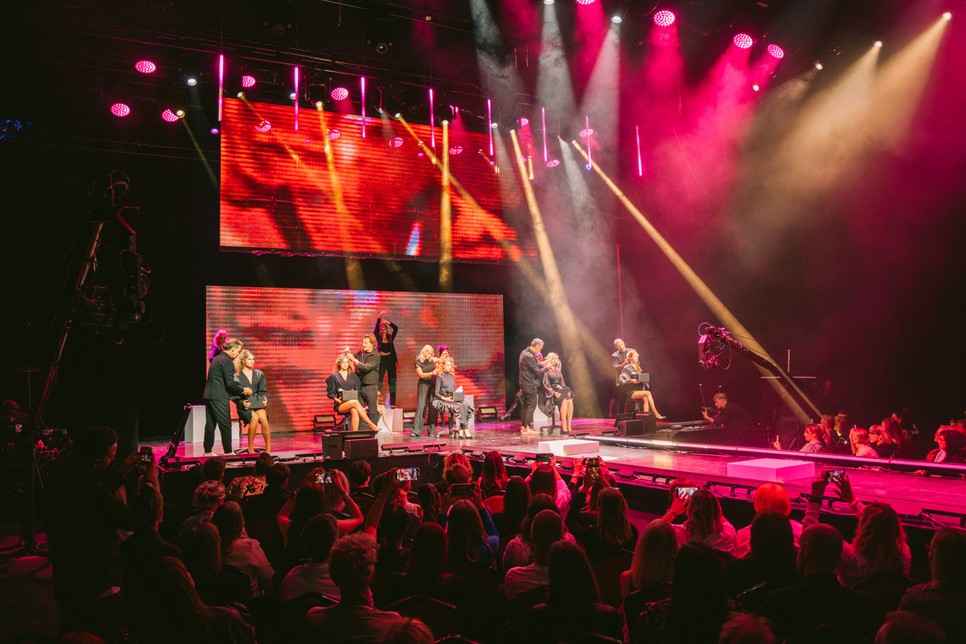 Így készültek a frizurák a L'Oréal Professionnel színeiben a Budapest Hair Show-n