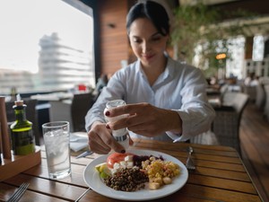 4 jel, hogy túl sok sót fogyasztasz