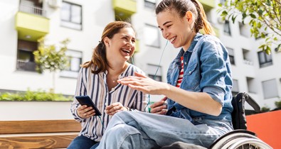 „Leülünk kávézni?" - Az olyan szó, ami kedvesen hangzik el egy kerekesszékes felé, nem tud bántó lenni
