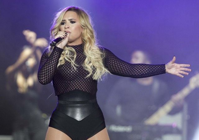 demi lovato, szőke, hajszín, hajfestés, instargam, popsztár, szőkítés