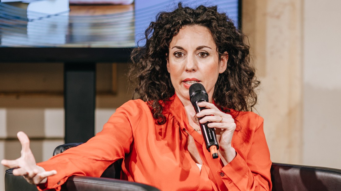 Silvia Avallone olasz költő és író, 1984-ben született Biellában. A Bolognai Egyetemen szerzett filozófiai doktorátust, és már első nagyregényével, az Acéllal nemzetközi figyelmet vívott ki, amelyből filmadaptáció is készült.