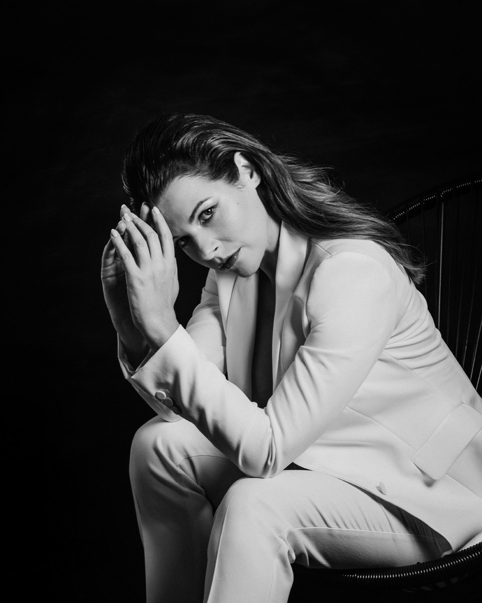 A nagy pénzrablás Tokiójának magyar hangja igazi munkamániásnak vallja magát