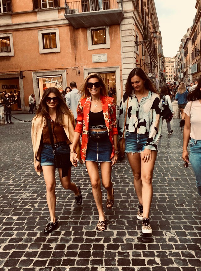 Lefkovics Szonja Rómában kezdi a hetet, és egy nem is akármilyen szettben