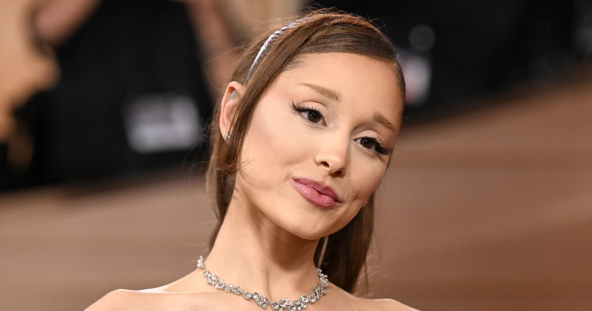 Ariana Grande drámaian rövid hajra váltott, óriási átalakuláson esett át