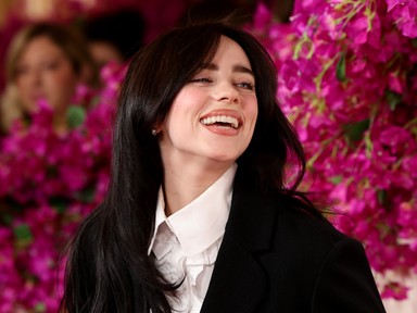 Ő Billie Eilish új szerelme: ezzel a sármos színésszel váltott szenvedélyes csókot az énekesnő