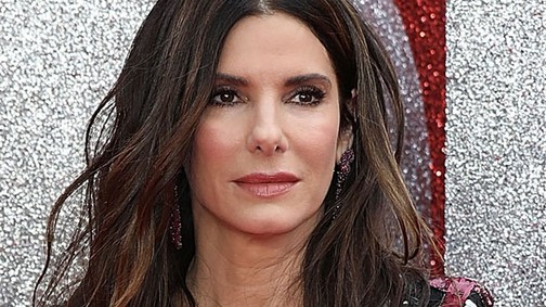 Sandra Bullock bebizonyította, hogy két totál össze nem illő szín is tutin mutat egymás mellett
