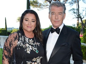 „Imádom a feleségem domborulatait" - Pierce Brosnan és a feleségének szerelmi történetéből mindannyian tanulhatunk