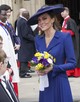 A 2026-os nemzetközösségi ünnepségen (Commonwealth Day) Katalin hercegné egy rendkívül határozott, hangsúlyos válltömésekkel ellátott kosztümben jelent meg. Ennek a választásnak valószínűleg a klasszikus „power dressing” állt a hátterében, melynek célja, hogy magabiztosságot, erőt és stabilitást sugározzon a külvilág felé. A határozott sziluett továbbá a vezetői szerepre való felkészültség szimbóluma is - és mivel Katalin már a királynéi szerepre készül, valószínűleg egyre gyakrabban láthatjuk majd hasonlóan strukturált outfitekben.  